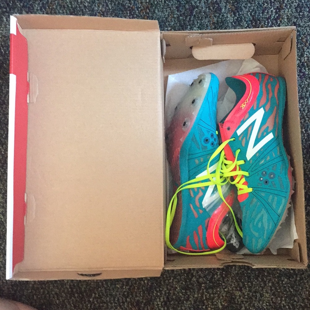 Women’s track spikes new balance MD800